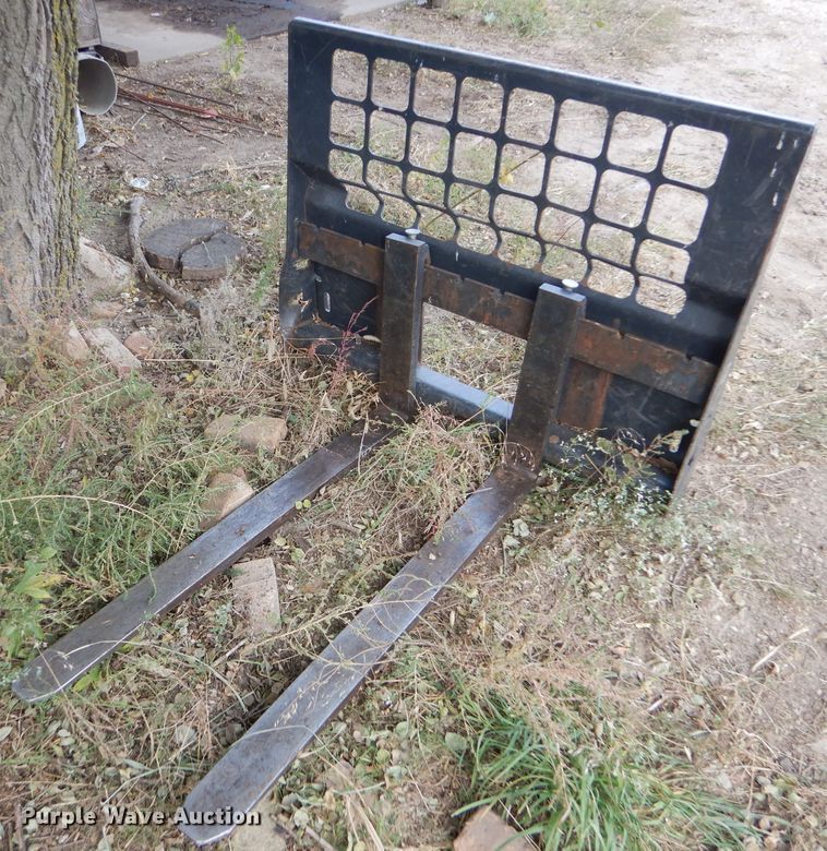 image for item DD4546 Skid steer pallet forks