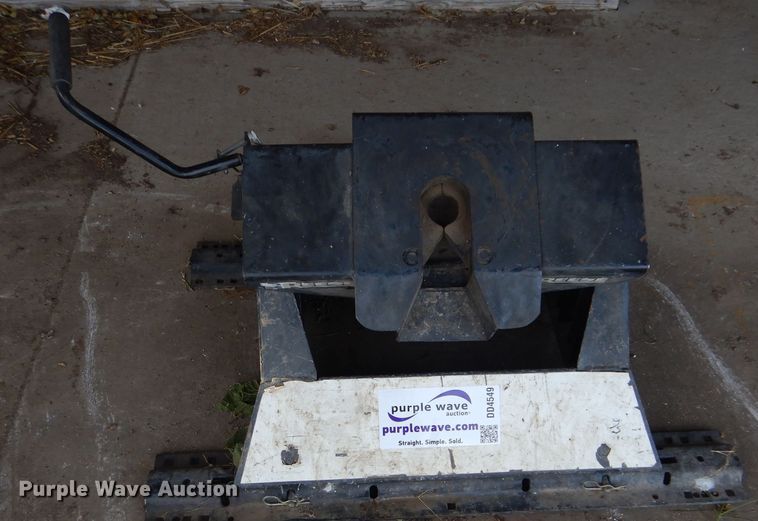 image for item DD4549 Reese fifth wheel hitch