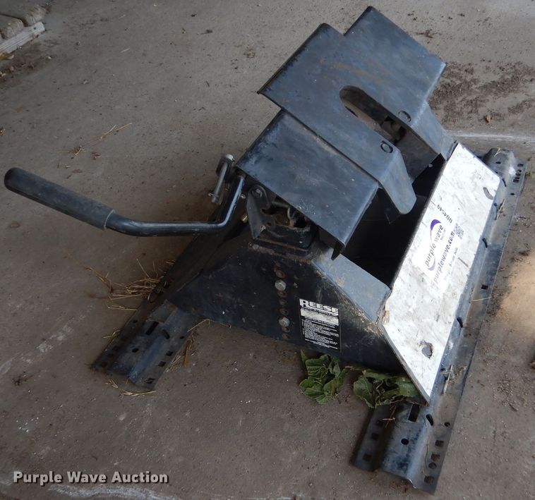 image for item DD4549 Reese fifth wheel hitch