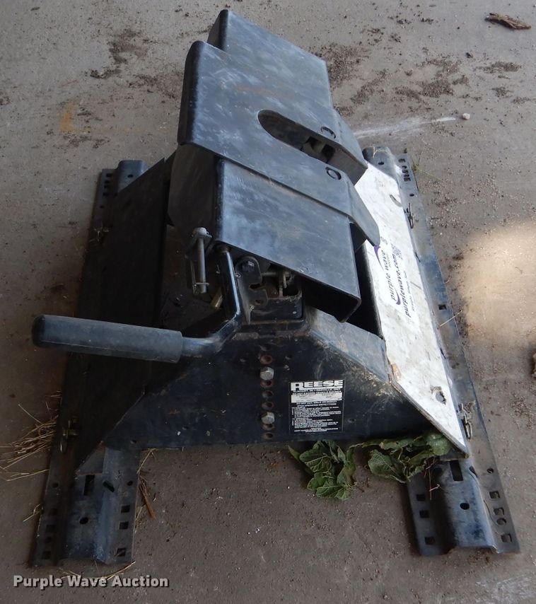 image for item DD4549 Reese fifth wheel hitch
