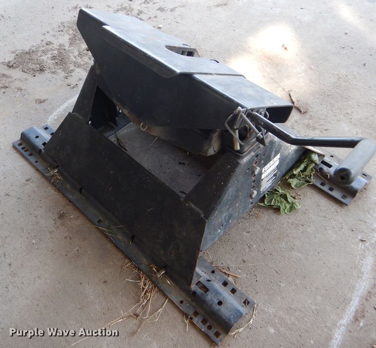 image for item DD4549 Reese fifth wheel hitch