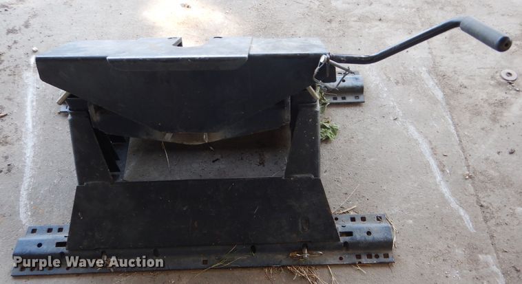 image for item DD4549 Reese fifth wheel hitch