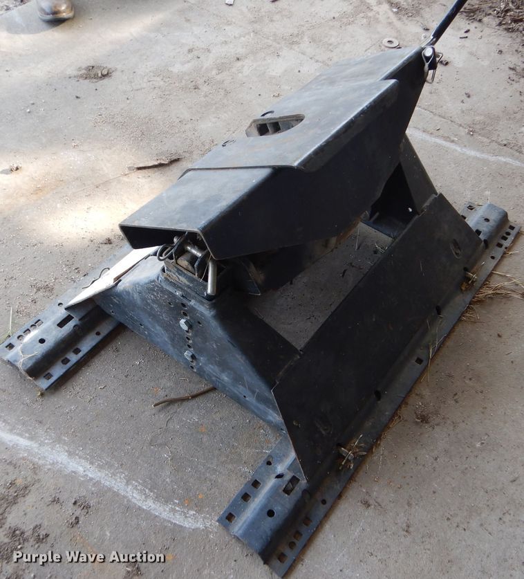image for item DD4549 Reese fifth wheel hitch