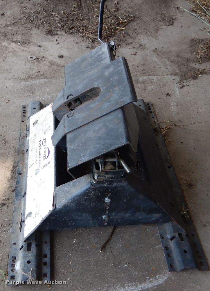 image for item DD4549 Reese fifth wheel hitch