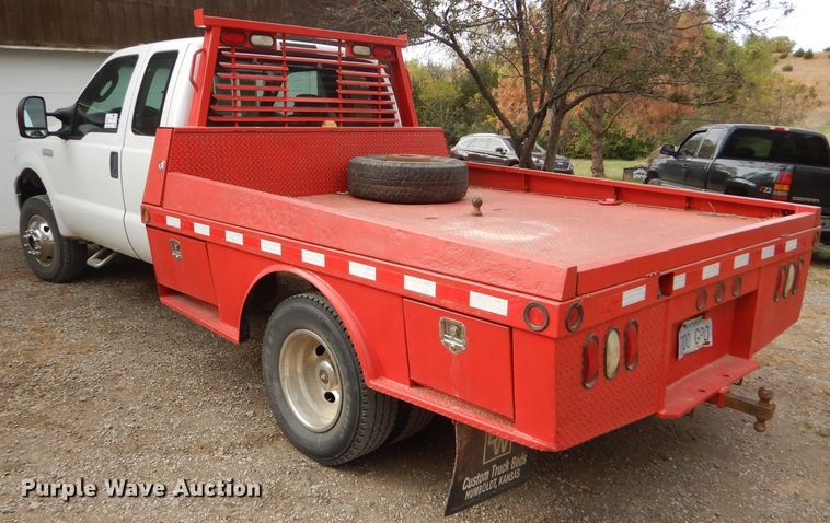 image for item DD4553 2005 Ford F350 Super Duty XLT SuperCab flatbed pickup truck