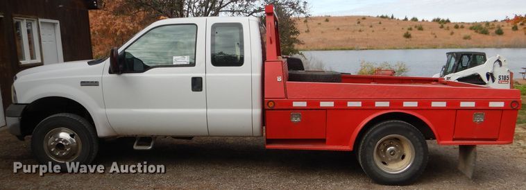 image for item DD4553 2005 Ford F350 Super Duty XLT SuperCab flatbed pickup truck