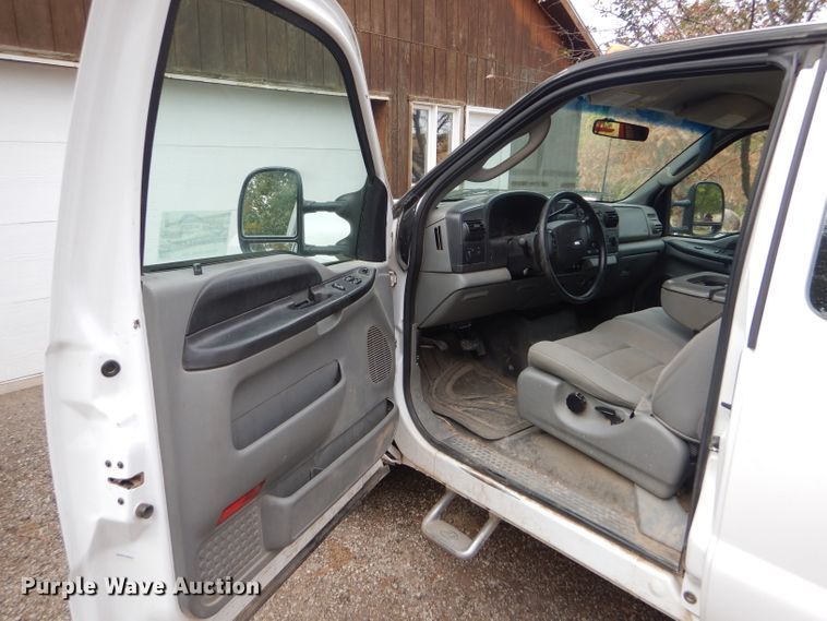 image for item DD4553 2005 Ford F350 Super Duty XLT SuperCab flatbed pickup truck