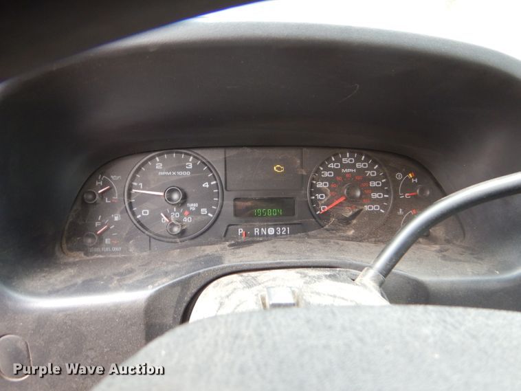 image for item DD4553 2005 Ford F350 Super Duty XLT SuperCab flatbed pickup truck