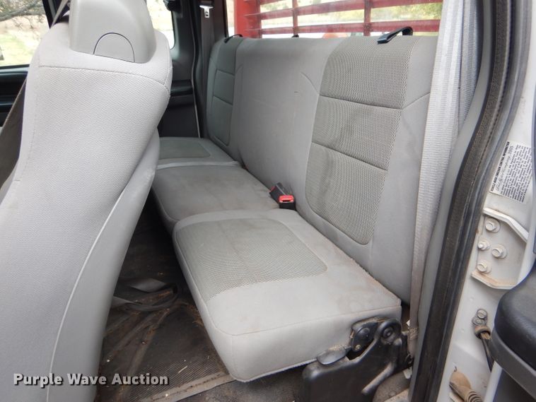 image for item DD4553 2005 Ford F350 Super Duty XLT SuperCab flatbed pickup truck