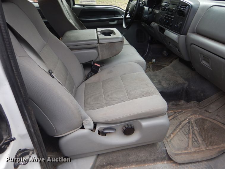 image for item DD4553 2005 Ford F350 Super Duty XLT SuperCab flatbed pickup truck