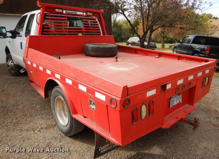 image for item DD4553 2005 Ford F350 Super Duty XLT SuperCab flatbed pickup truck