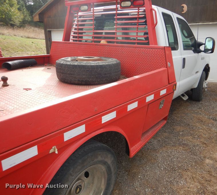 image for item DD4553 2005 Ford F350 Super Duty XLT SuperCab flatbed pickup truck