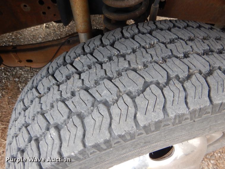 image for item DD4553 2005 Ford F350 Super Duty XLT SuperCab flatbed pickup truck