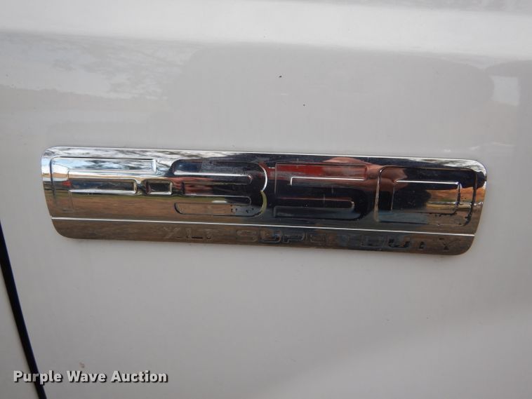 image for item DD4553 2005 Ford F350 Super Duty XLT SuperCab flatbed pickup truck