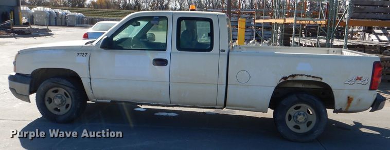 image for item DE4100 2003 Chevrolet Silverado 1500 Ext. Cab pickup truck