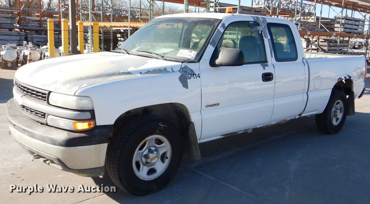 image for item DE4101 2001 Chevrolet Silverado 1500 Ext. Cab pickup truck