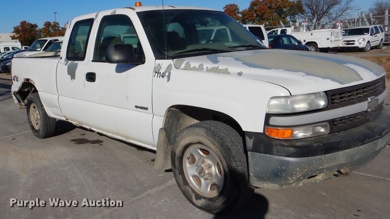 image for item DE4101 2001 Chevrolet Silverado 1500 Ext. Cab pickup truck
