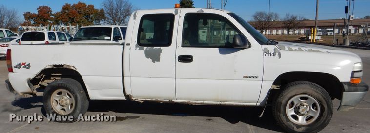 image for item DE4101 2001 Chevrolet Silverado 1500 Ext. Cab pickup truck