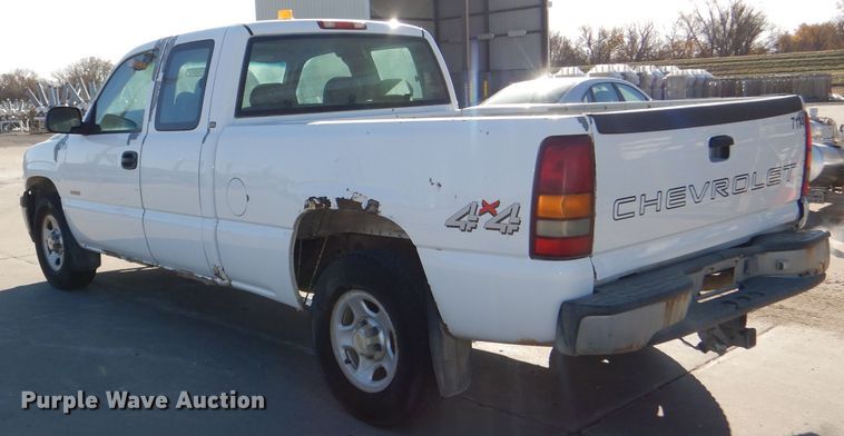 image for item DE4101 2001 Chevrolet Silverado 1500 Ext. Cab pickup truck