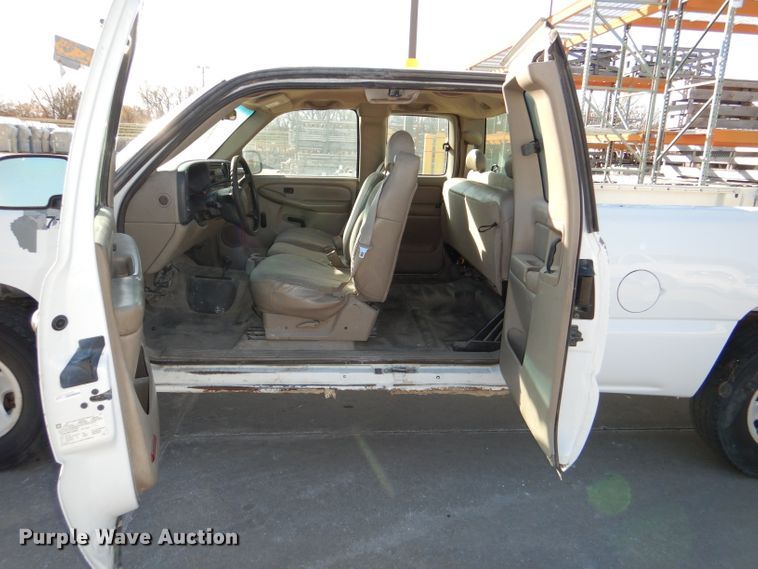 image for item DE4101 2001 Chevrolet Silverado 1500 Ext. Cab pickup truck