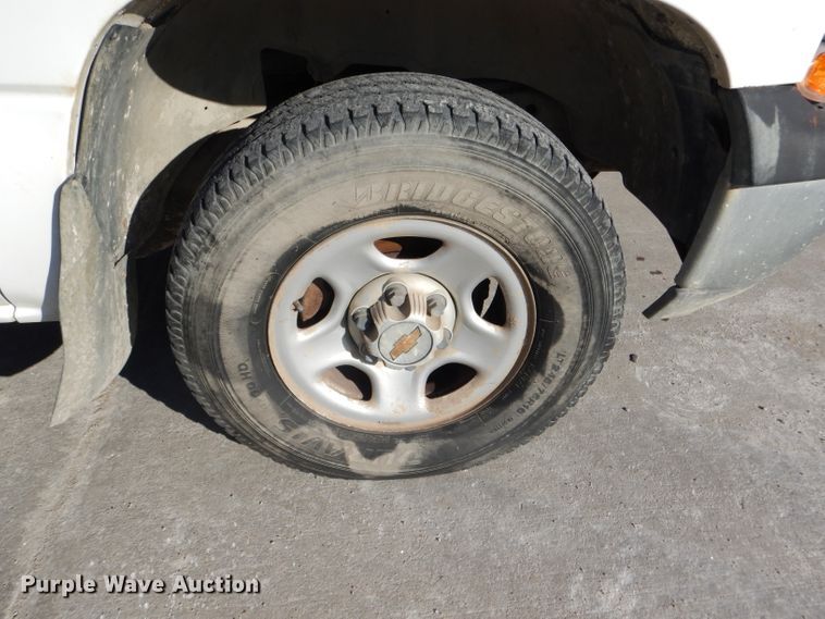 image for item DE4101 2001 Chevrolet Silverado 1500 Ext. Cab pickup truck