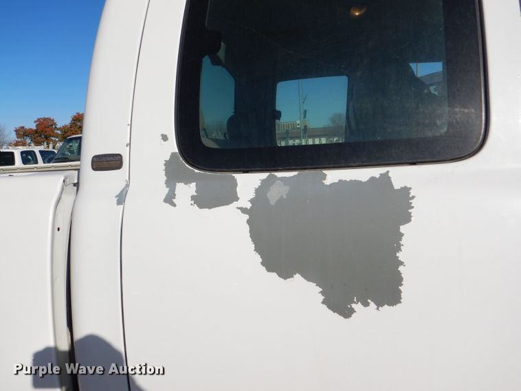 image for item DE4101 2001 Chevrolet Silverado 1500 Ext. Cab pickup truck