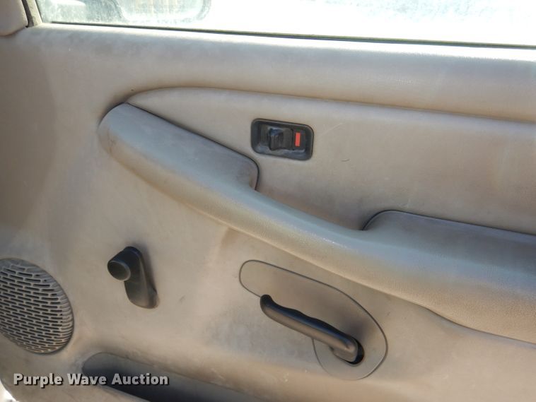 image for item DE4101 2001 Chevrolet Silverado 1500 Ext. Cab pickup truck