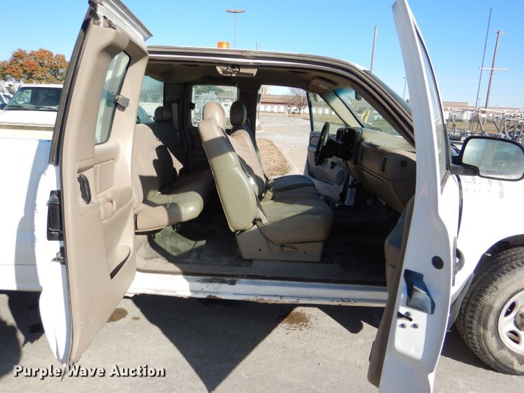 image for item DE4101 2001 Chevrolet Silverado 1500 Ext. Cab pickup truck