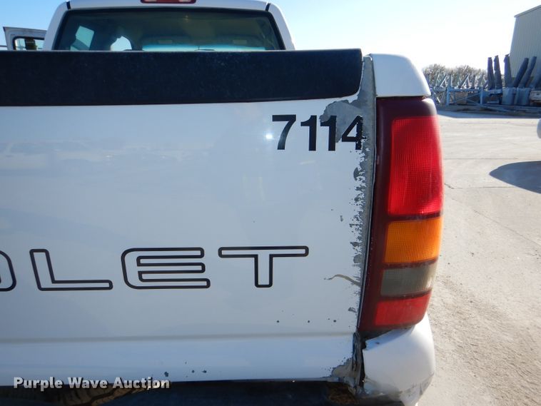 image for item DE4101 2001 Chevrolet Silverado 1500 Ext. Cab pickup truck