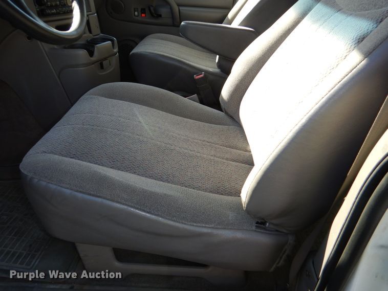 image for item DE4102 2005 Chevrolet Astro van