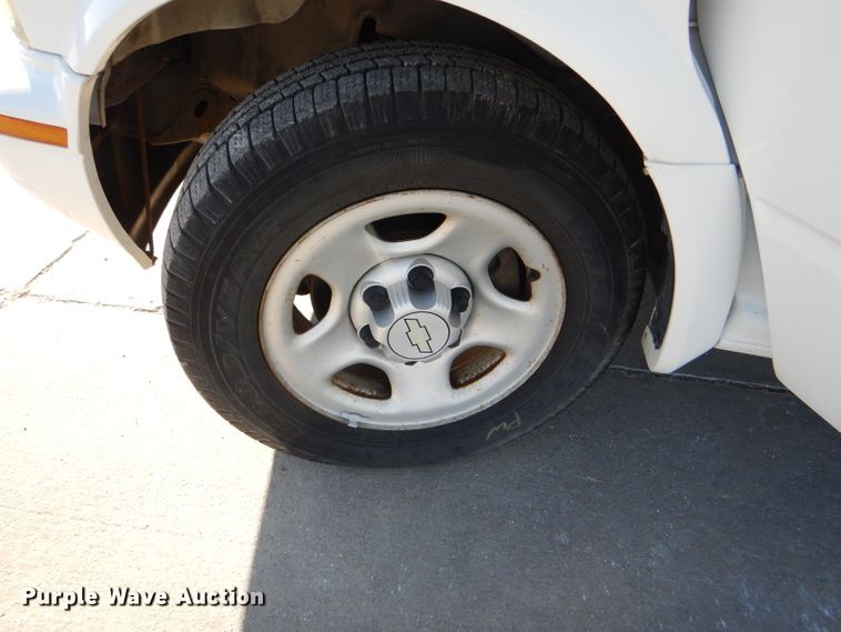 image for item DE4102 2005 Chevrolet Astro van