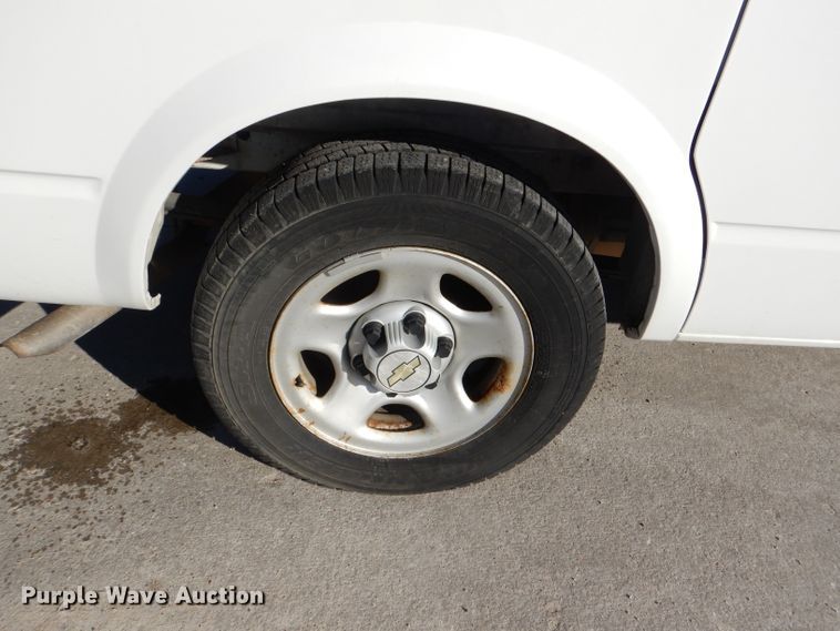 image for item DE4102 2005 Chevrolet Astro van