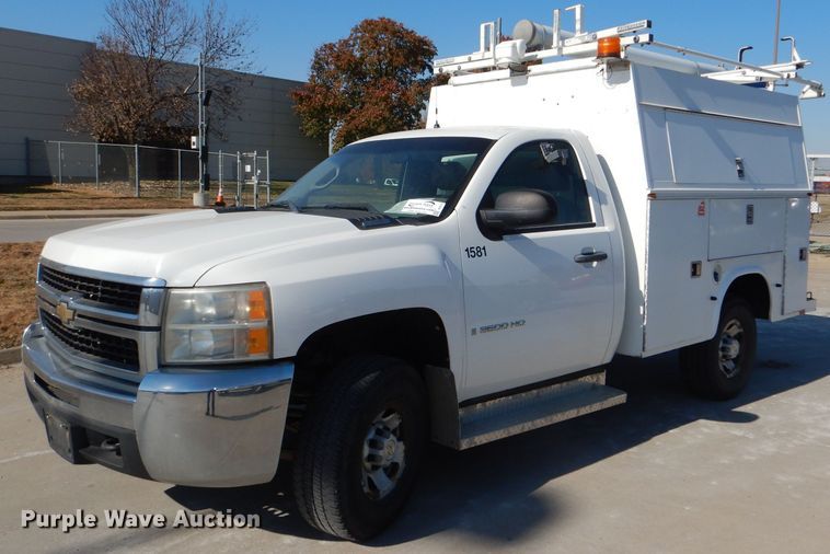 image for item DE4111 2009 Chevrolet Silverado 3500HD utility bed pickup truck