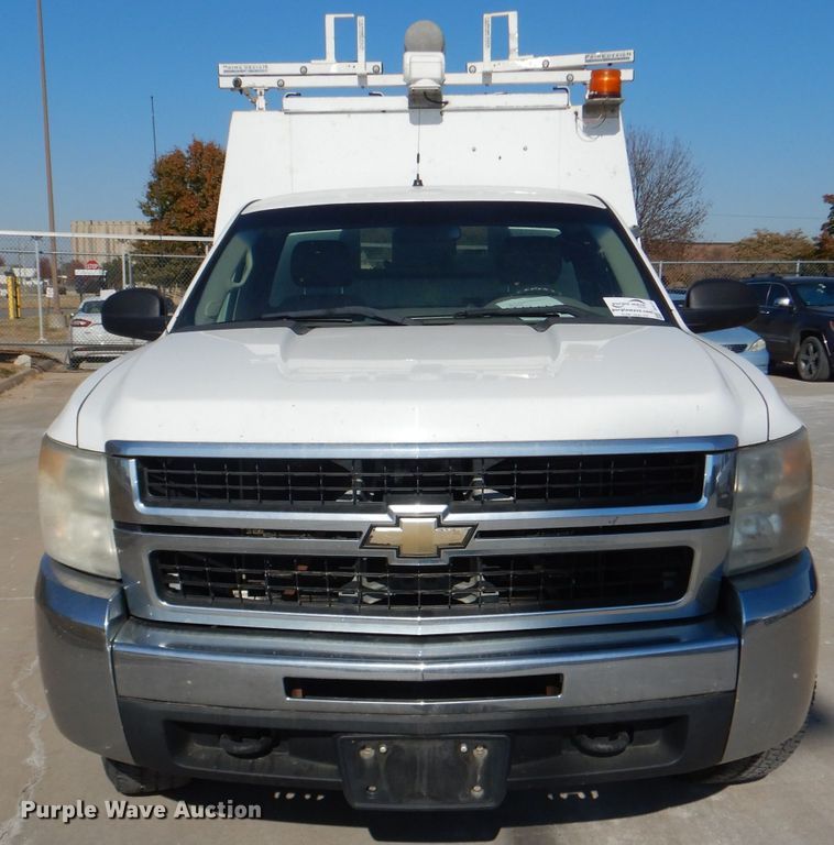 image for item DE4111 2009 Chevrolet Silverado 3500HD utility bed pickup truck