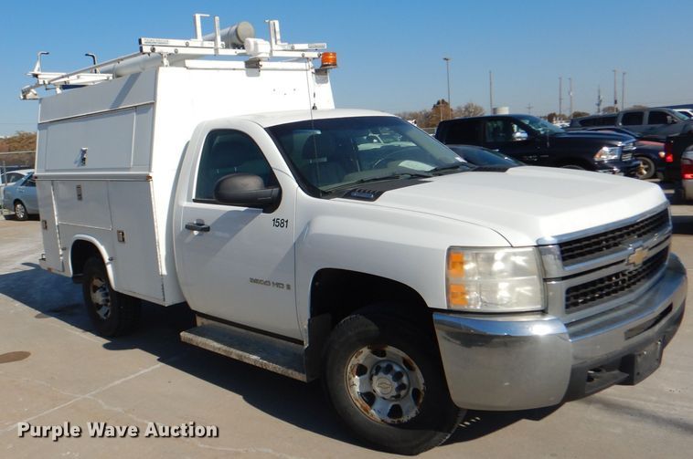 image for item DE4111 2009 Chevrolet Silverado 3500HD utility bed pickup truck