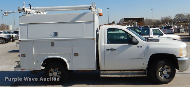 image for item DE4111 2009 Chevrolet Silverado 3500HD utility bed pickup truck