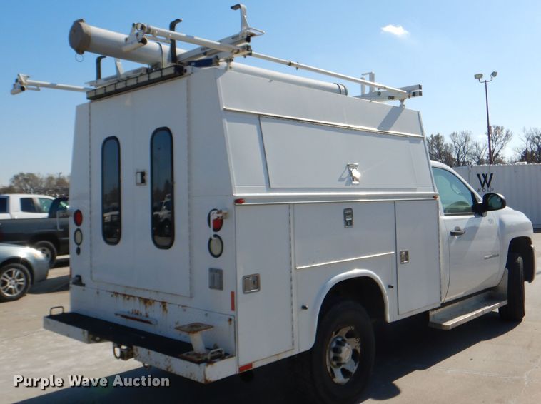 image for item DE4111 2009 Chevrolet Silverado 3500HD utility bed pickup truck