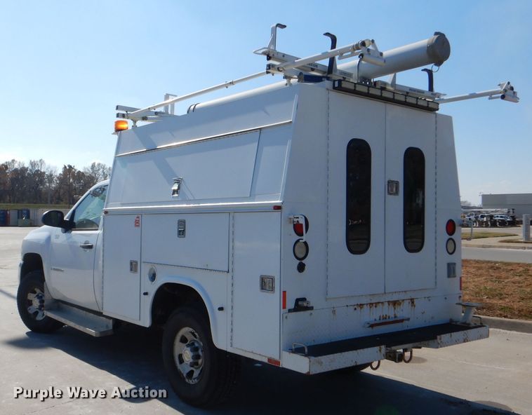 image for item DE4111 2009 Chevrolet Silverado 3500HD utility bed pickup truck