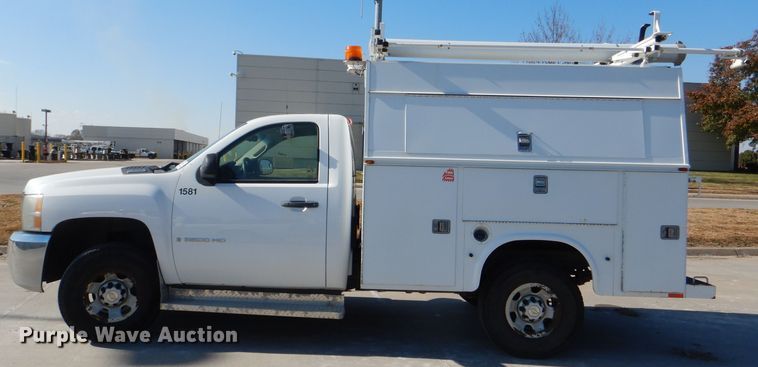 image for item DE4111 2009 Chevrolet Silverado 3500HD utility bed pickup truck