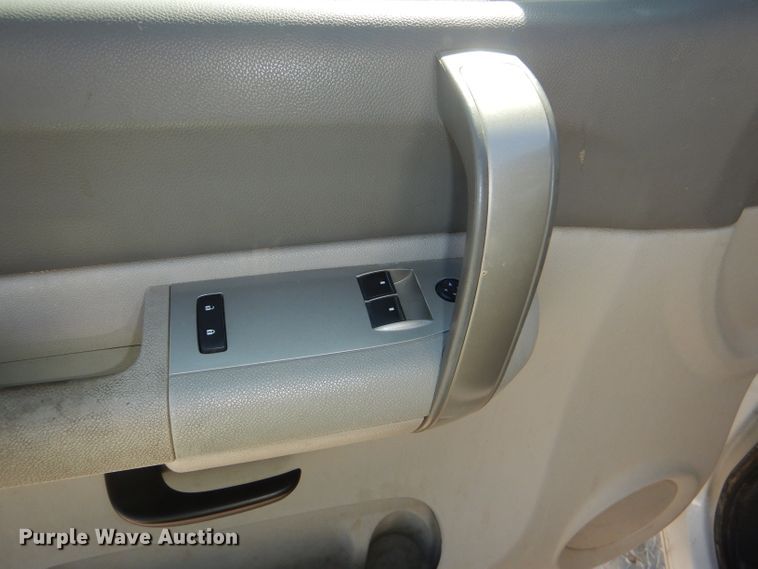 image for item DE4111 2009 Chevrolet Silverado 3500HD utility bed pickup truck