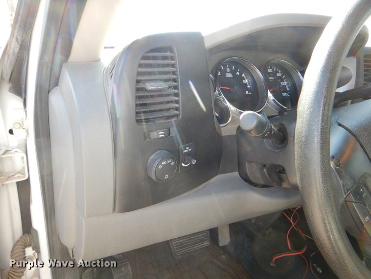 image for item DE4111 2009 Chevrolet Silverado 3500HD utility bed pickup truck