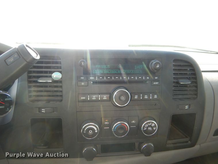 image for item DE4111 2009 Chevrolet Silverado 3500HD utility bed pickup truck