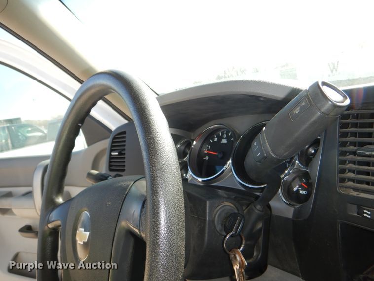 image for item DE4111 2009 Chevrolet Silverado 3500HD utility bed pickup truck