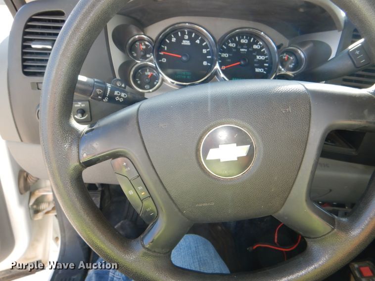 image for item DE4111 2009 Chevrolet Silverado 3500HD utility bed pickup truck