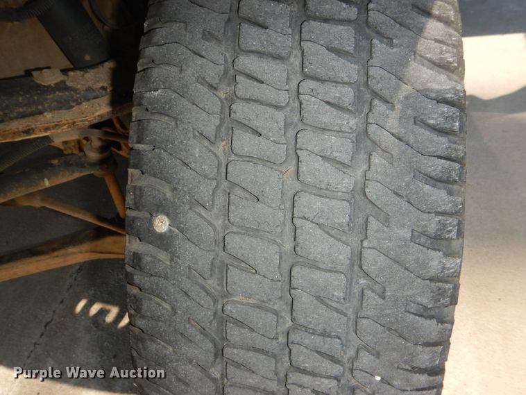 image for item DE4111 2009 Chevrolet Silverado 3500HD utility bed pickup truck