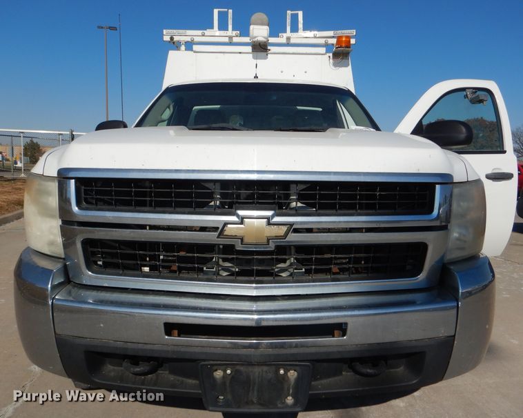 image for item DE4111 2009 Chevrolet Silverado 3500HD utility bed pickup truck