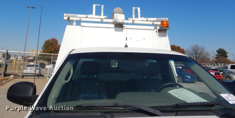 image for item DE4111 2009 Chevrolet Silverado 3500HD utility bed pickup truck