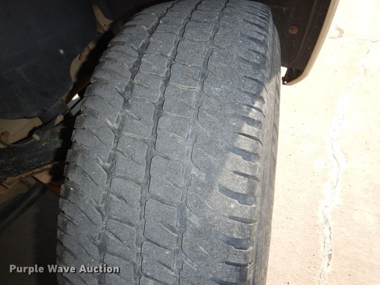 image for item DE4111 2009 Chevrolet Silverado 3500HD utility bed pickup truck