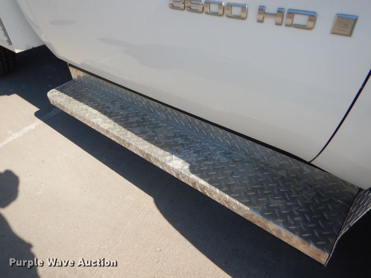 image for item DE4111 2009 Chevrolet Silverado 3500HD utility bed pickup truck