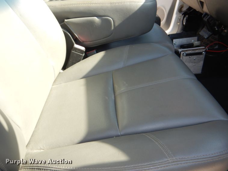 image for item DE4111 2009 Chevrolet Silverado 3500HD utility bed pickup truck